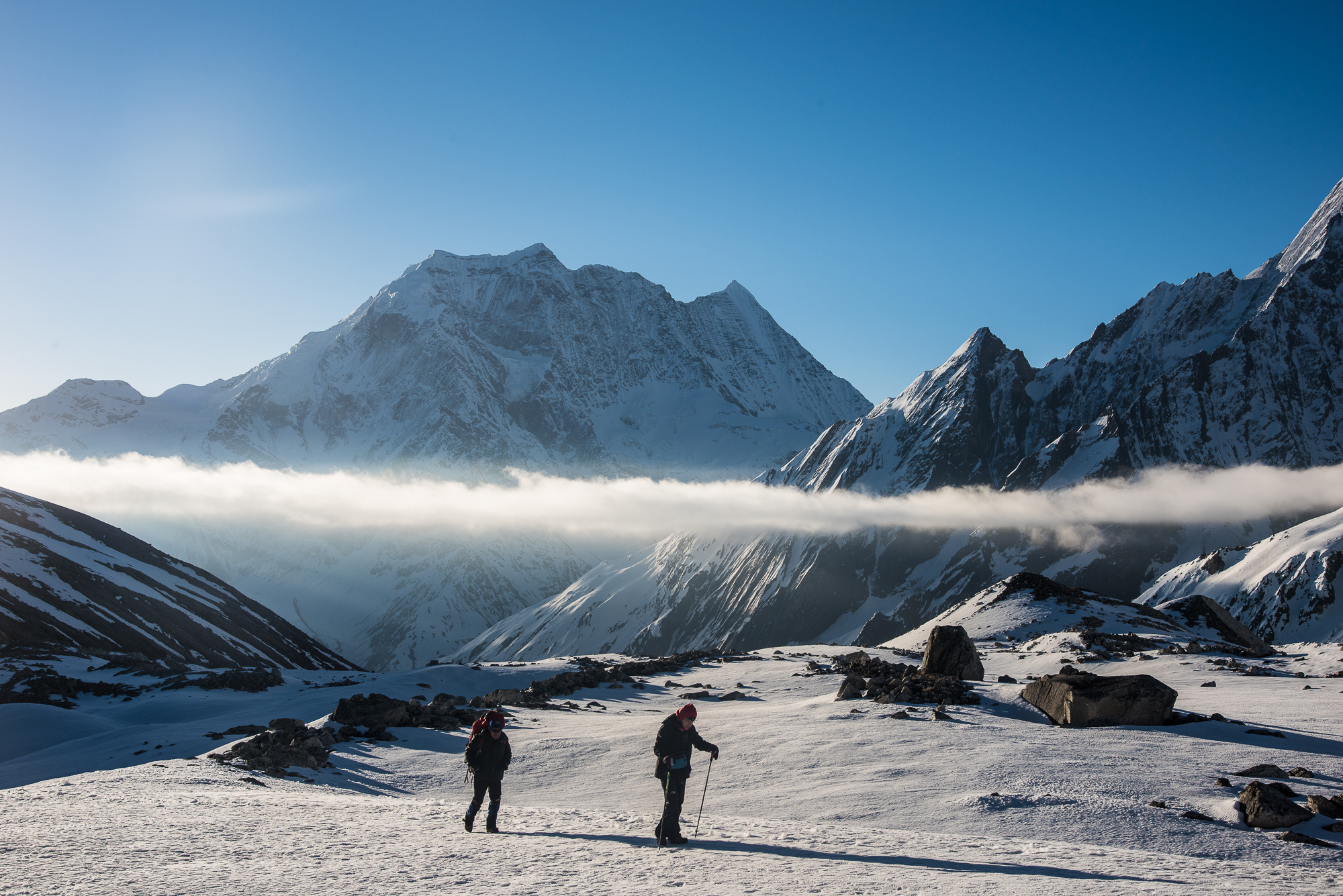Pangbuche Himal and Naike Peak vers le Larkye pass (5135 m), tour du Manaslu, Nepal.