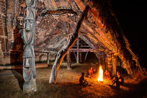 Maison des esprits en Papouasie-Nouvelle-Guinée par Marc Dozier